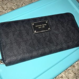 Michael kors wallet